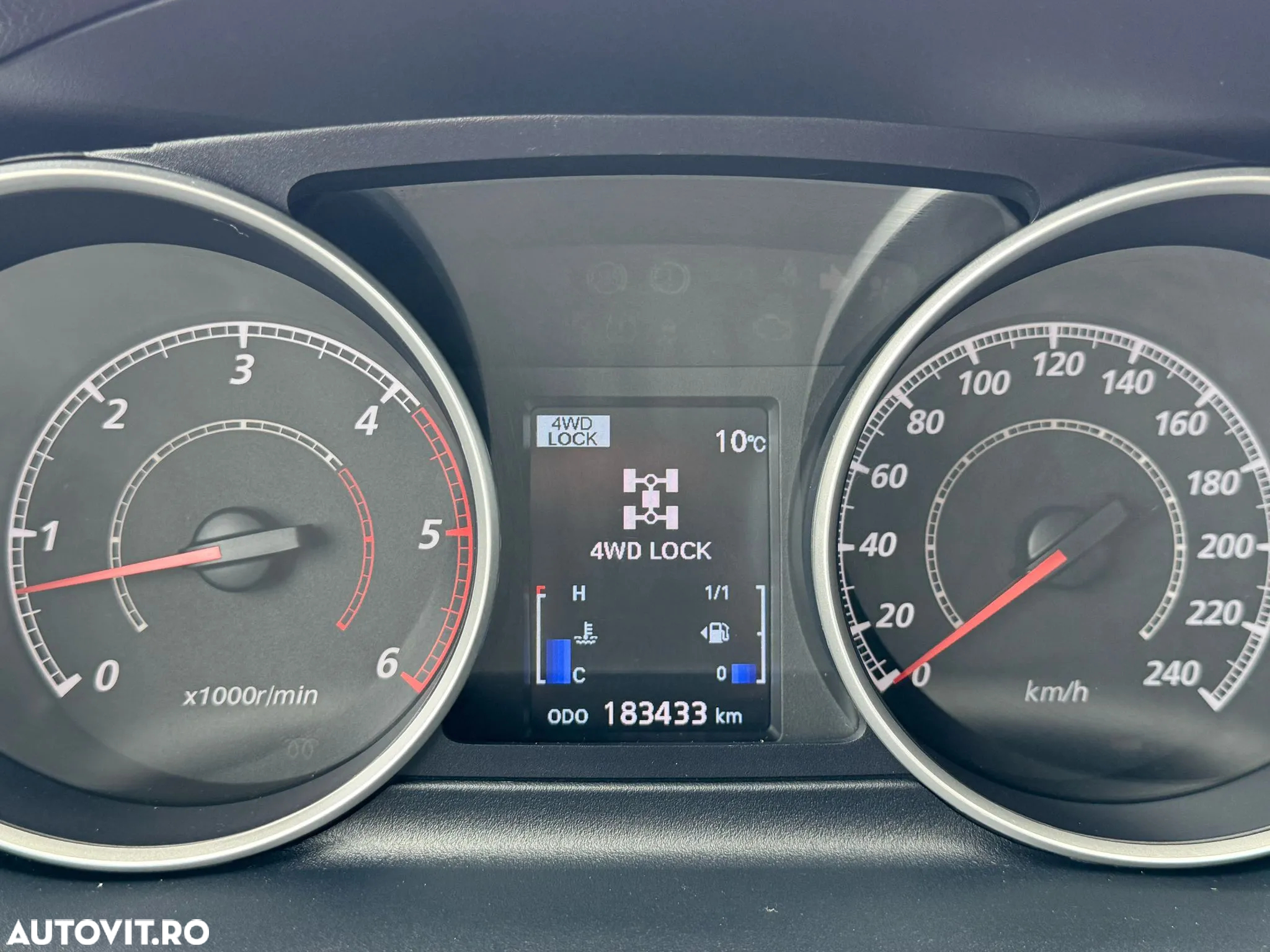 Mitsubishi Outlander - 40
