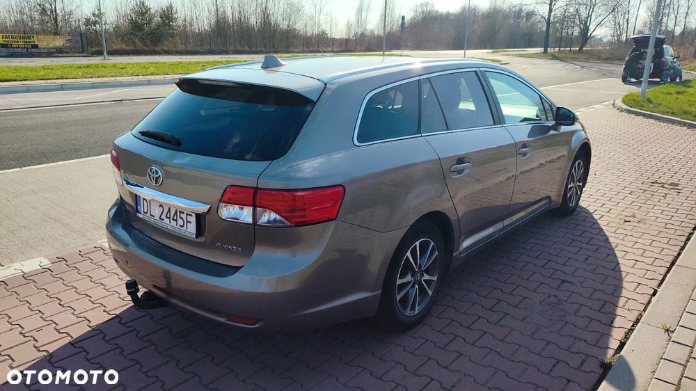 Toyota Avensis 2.0 D-4D Edition (2014) - 17