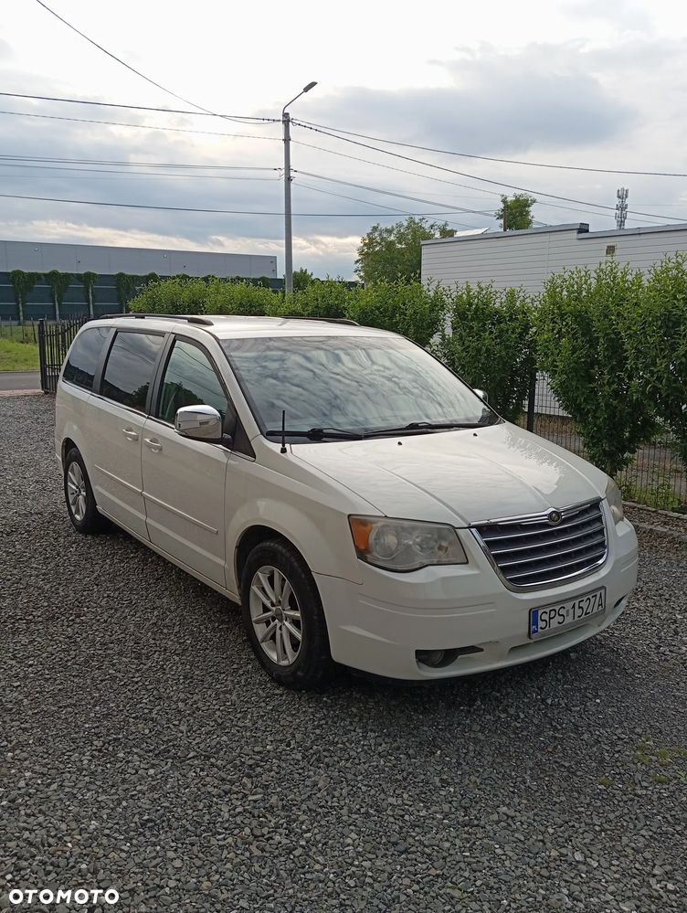 Chrysler Town & Country - 1