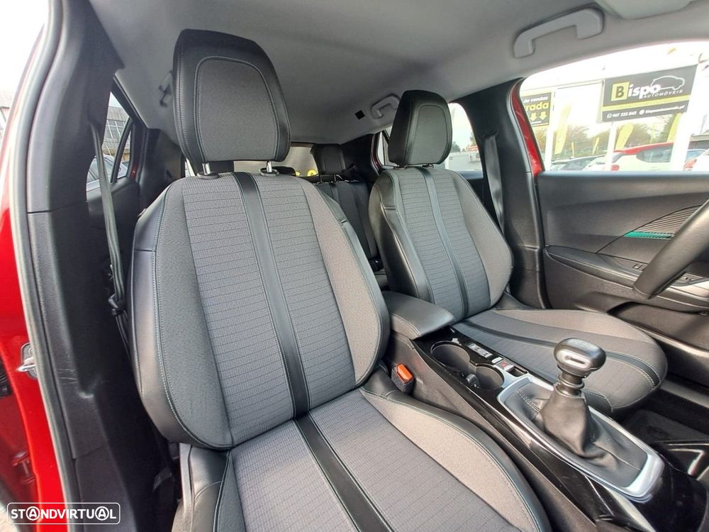 Peugeot 2008 PureTech 130 EAT8 GT - 12