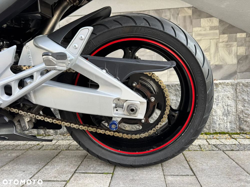 Suzuki GSR - 27