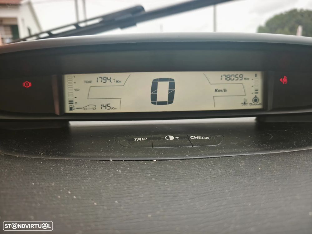 Citroën C4 1.6 HDi 110 VTR Pack - 9