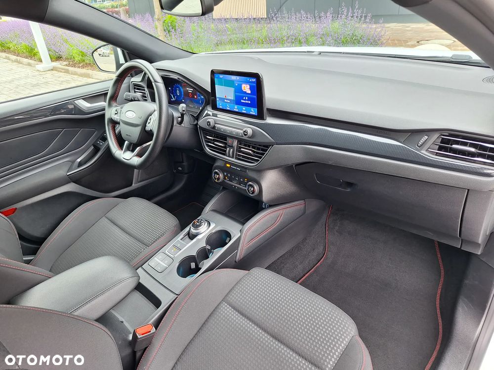 Ford Focus 1.5 EcoBoost ST-Line X - 25