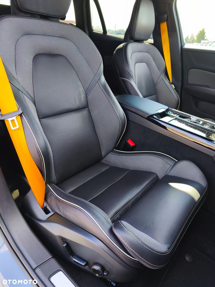 Volvo V60 T8 AWD Plus Dark - 24