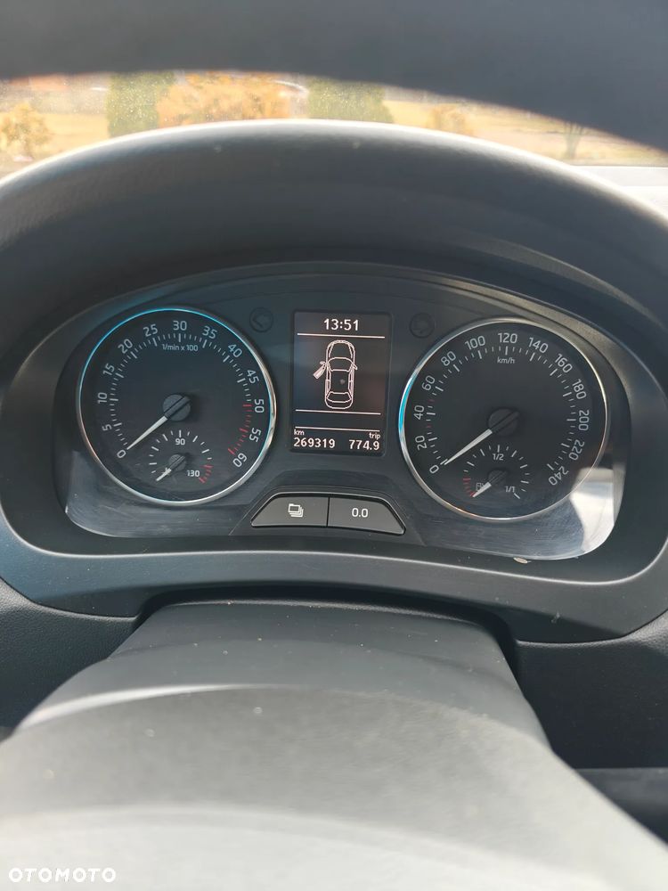 Skoda RAPID 1.6 TDI DPF Ambition - 10