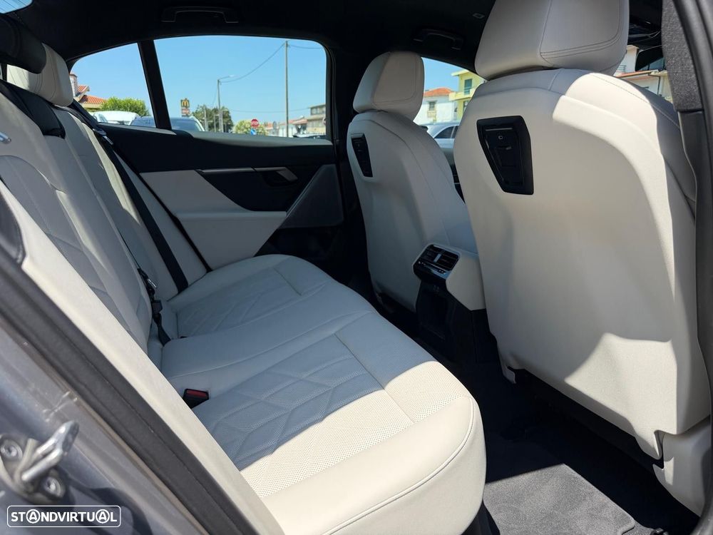 BMW 530 e Pack Desportivo M Pro - 17