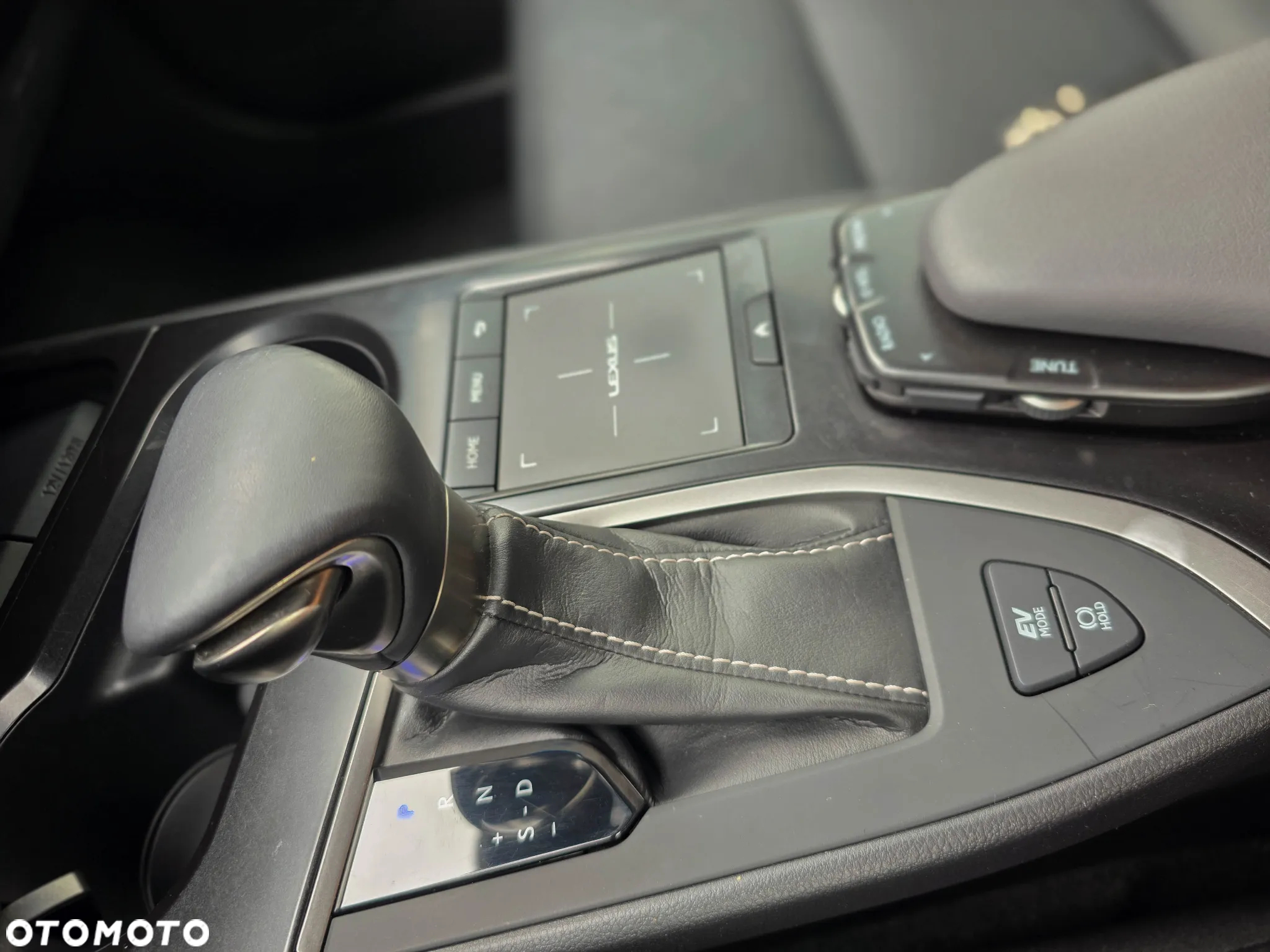 Lexus UX 250h Prestige 2WD - 29