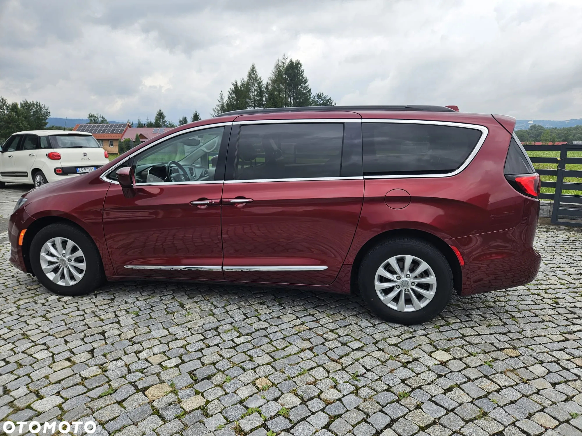 Chrysler Pacifica - 4