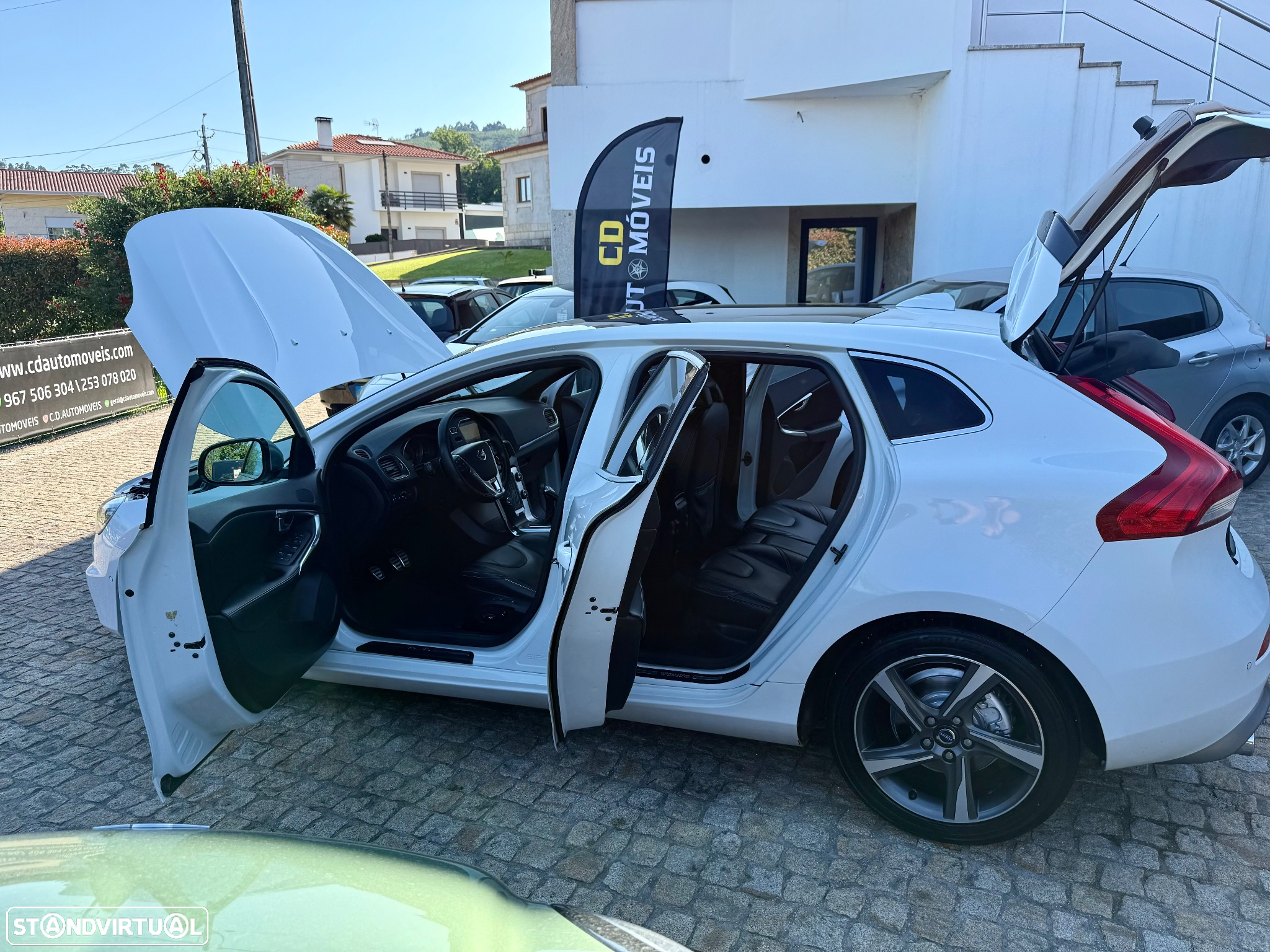 Volvo V40 1.6 D2 R-Design - 33