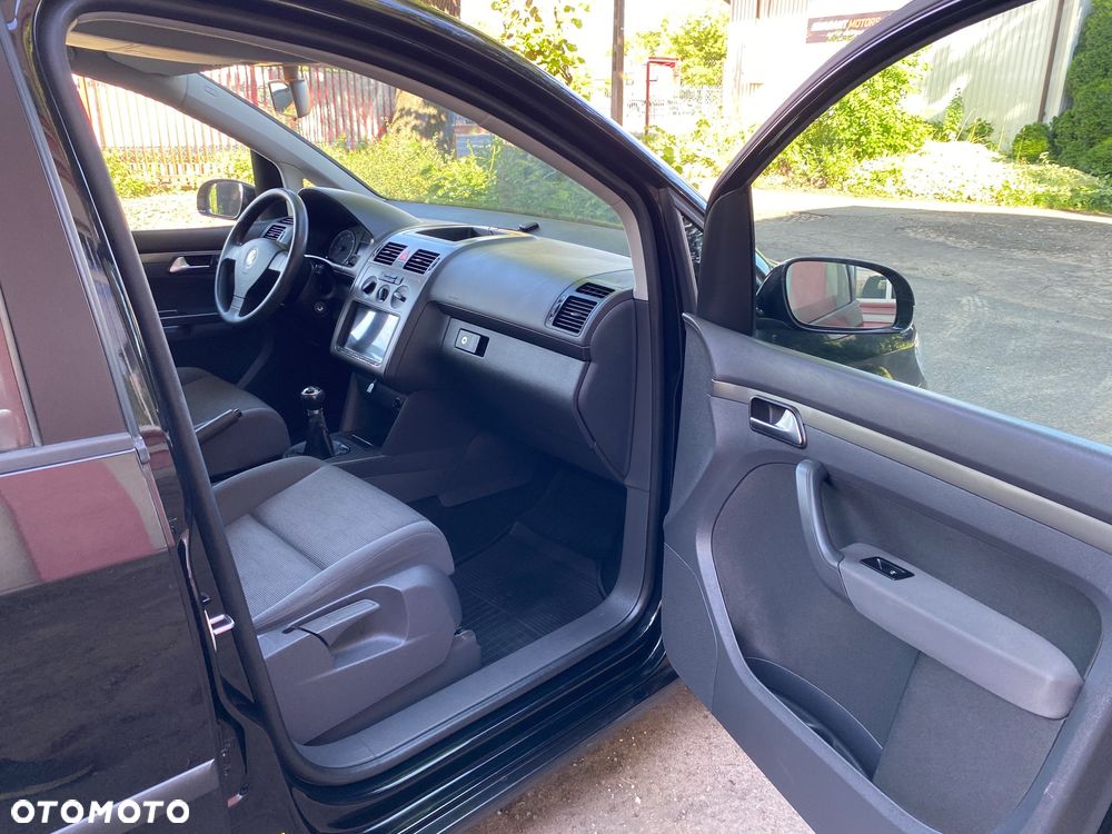 Volkswagen Touran - 22