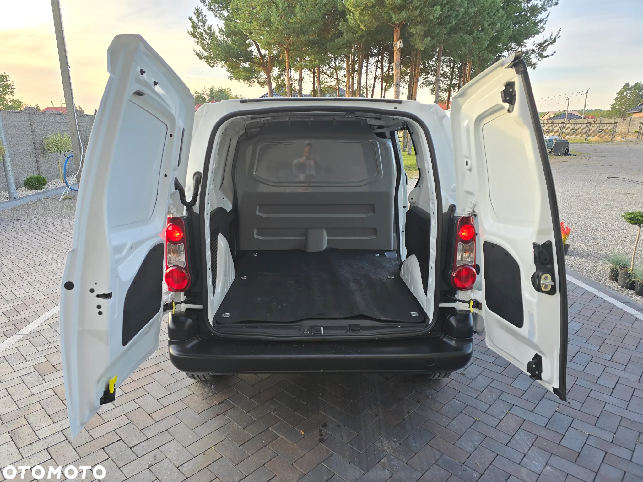 Peugeot PARTNER L1 1.6 HDI 90KM KLIMA LEKTRYKA SALON PL - 15