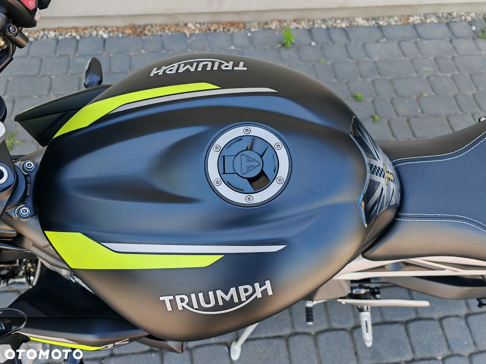Triumph Street Triple - 37