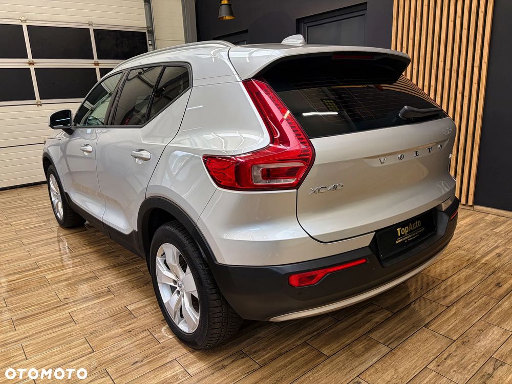 Volvo XC 40 D4 SCR AWD Momentum - 9
