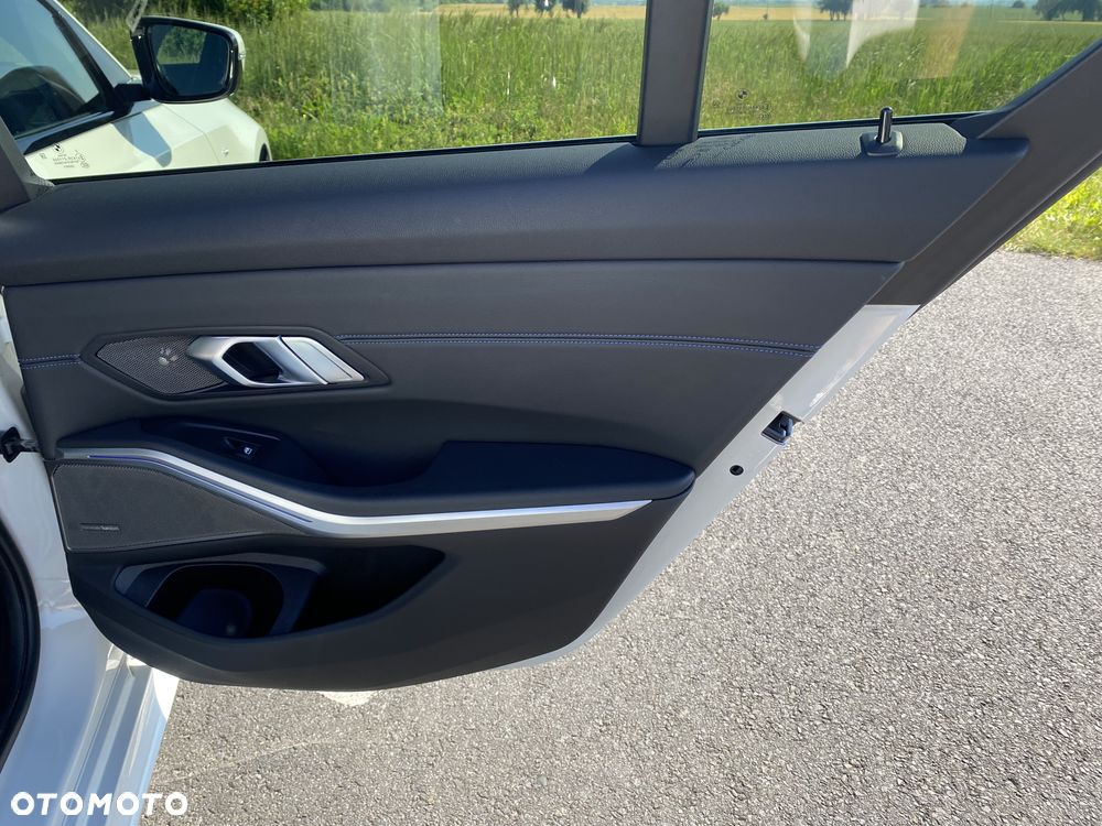 BMW Seria 3 330i M Sport sport - 27