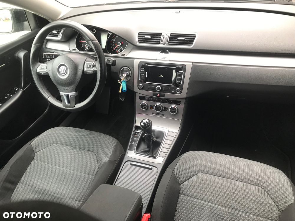 Volkswagen Passat - 18
