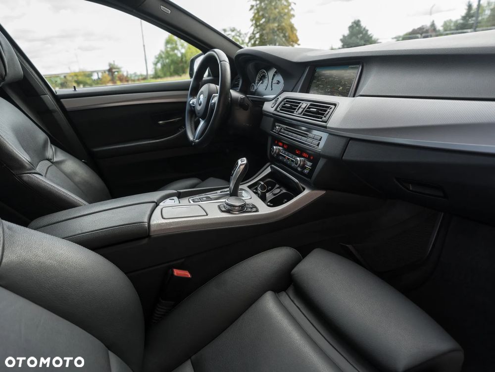 BMW Seria 5 530d xDrive Sport-Aut - 30