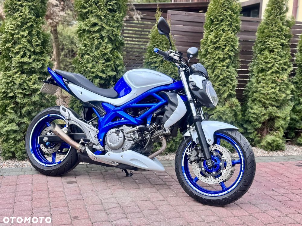 Suzuki Gladius - 2