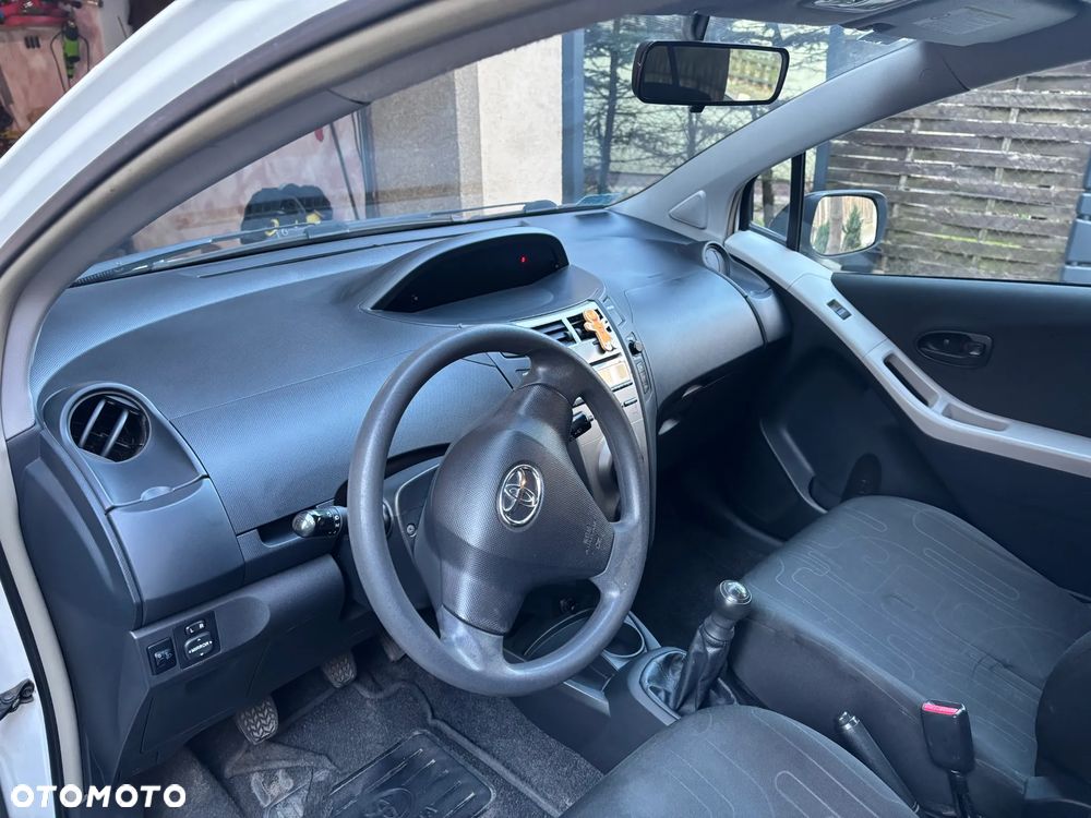 Toyota Yaris - 9