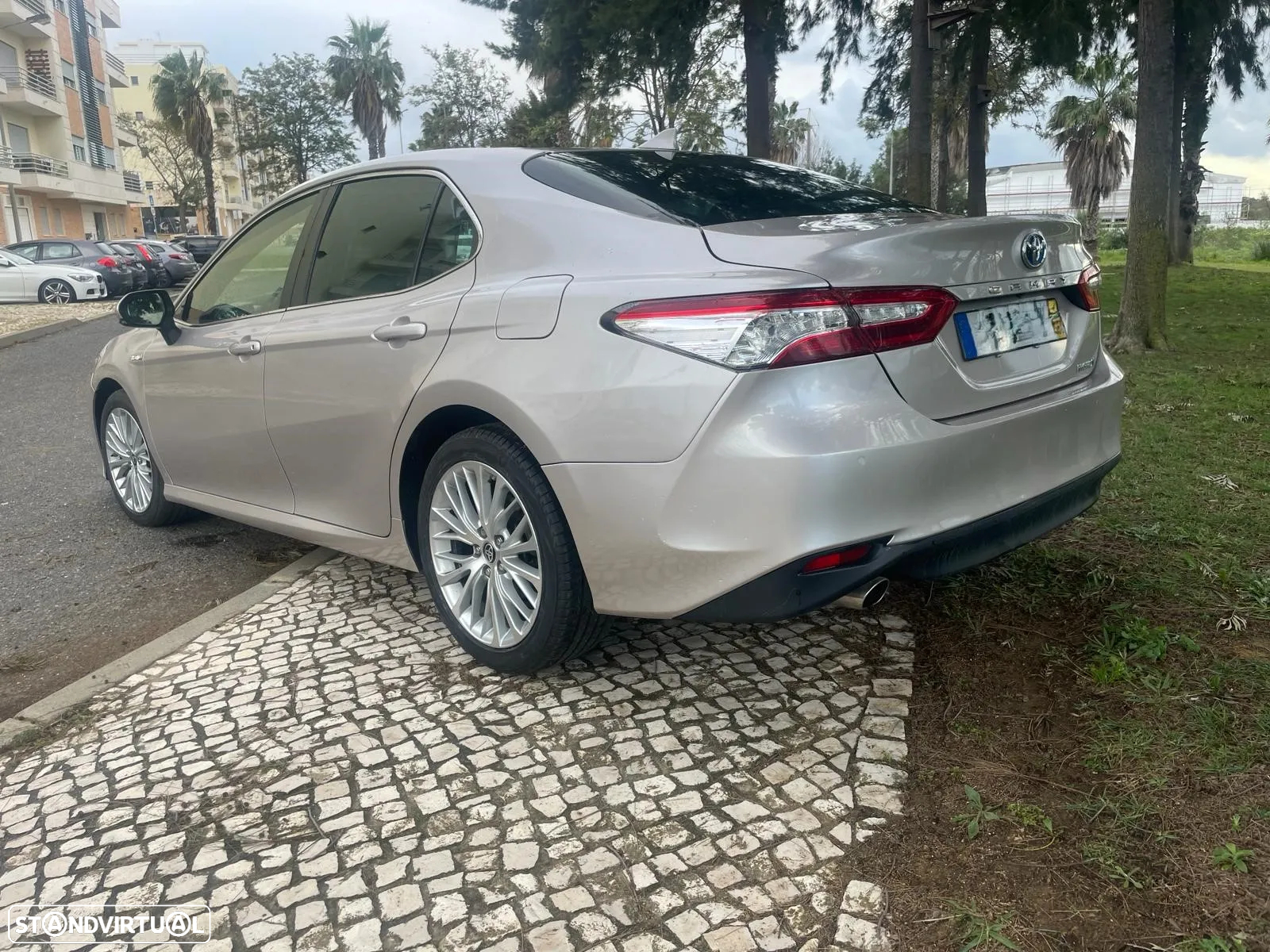Toyota Camry 2.5 Hybrid Luxury - 16