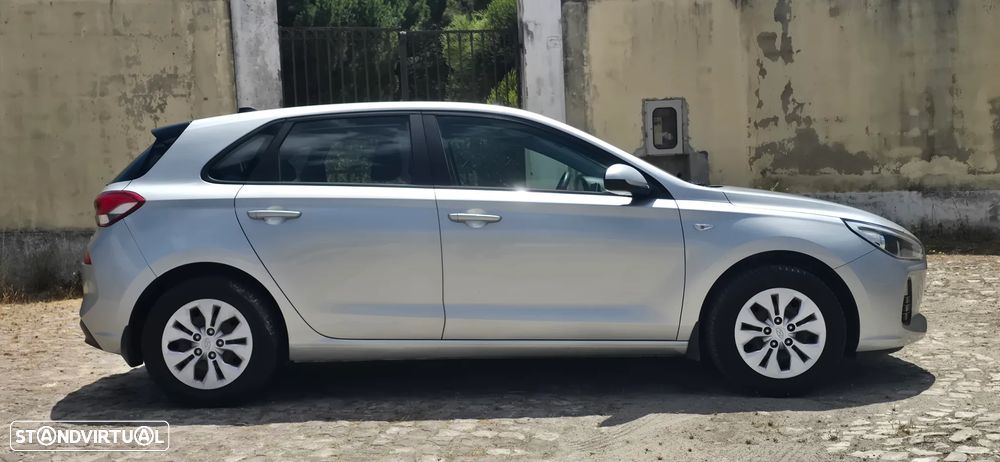 Hyundai i30 blue 1.4 - 6