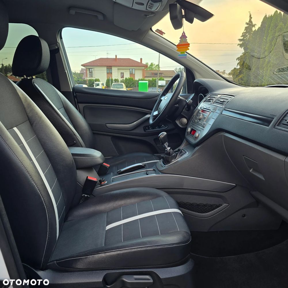 Ford Kuga 2.0 TDCi FWD Titanium - 25