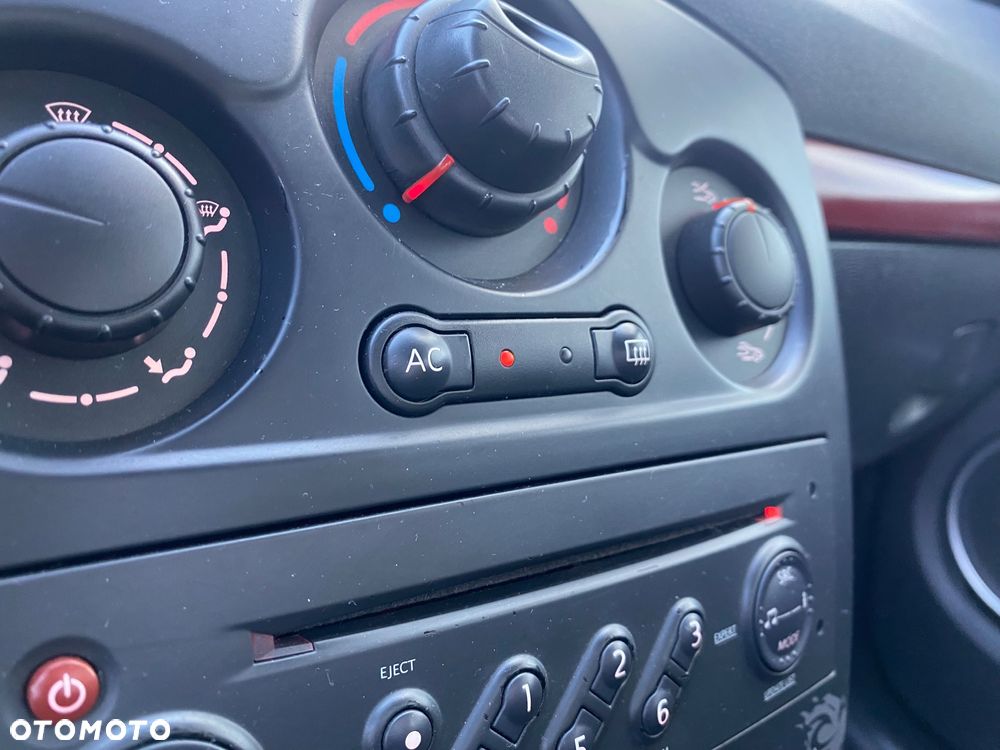 Renault Clio 1.2 16V Rip Curl - 24