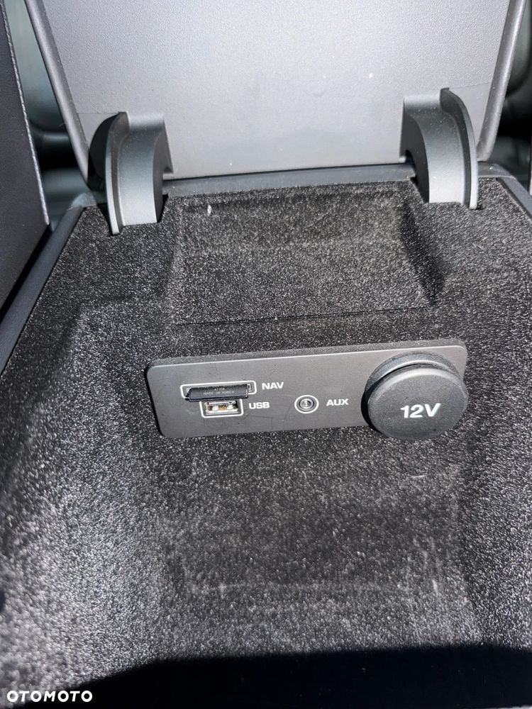 Jaguar XE 2.0 D Portfolio - 40