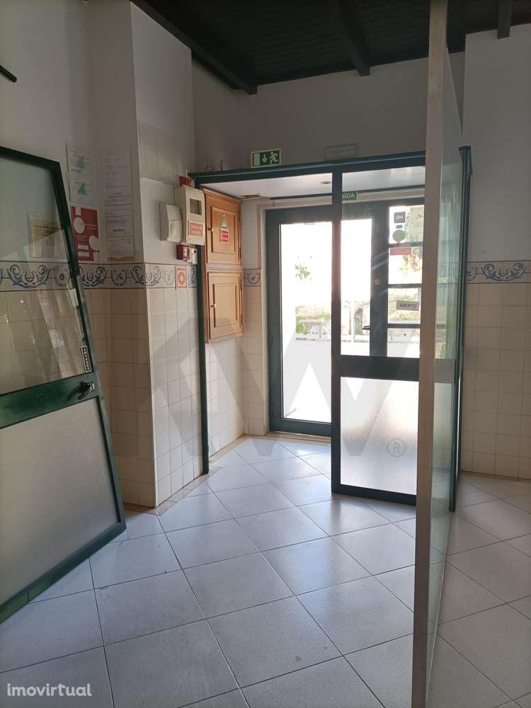 VENDA | ESPAÇO COMERCIAL COM ARRECADAÇÃO – CENTRO DE ALVERCA - Grande imagem: 5/37
