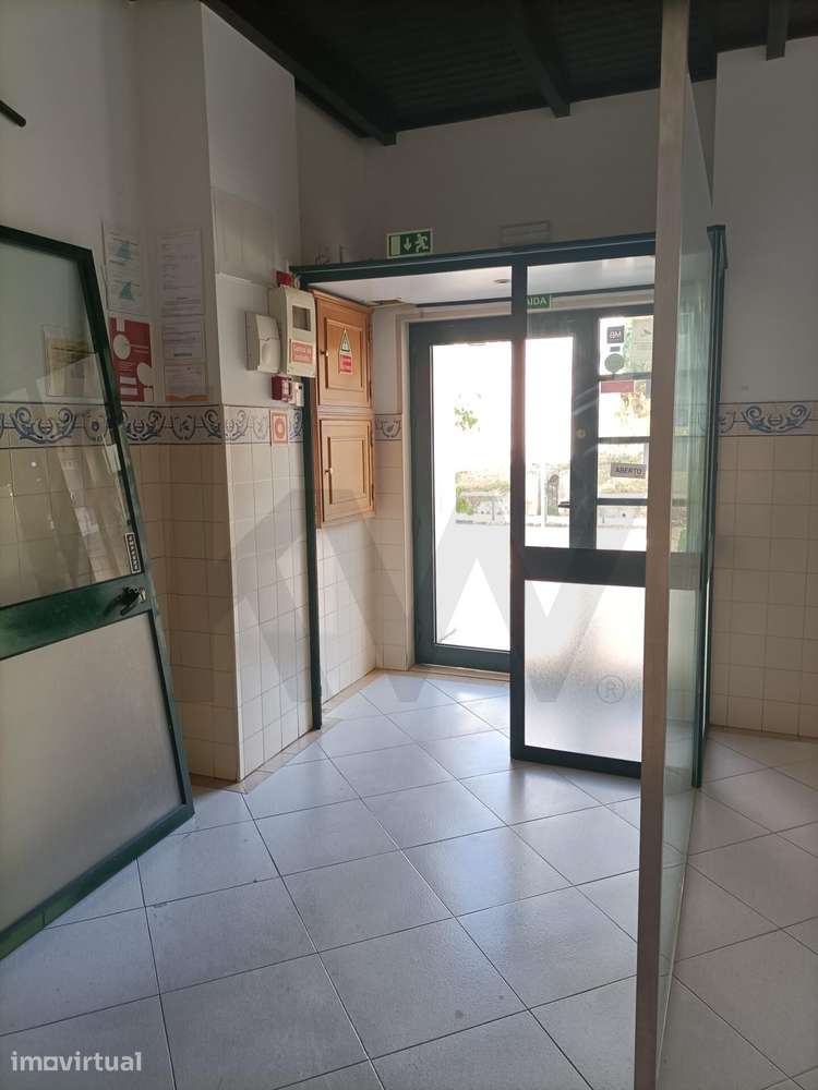 VENDA | ESPAÇO COMERCIAL COM ARRECADAÇÃO – CENTRO DE ALVERCA - Grande imagem: 5/37