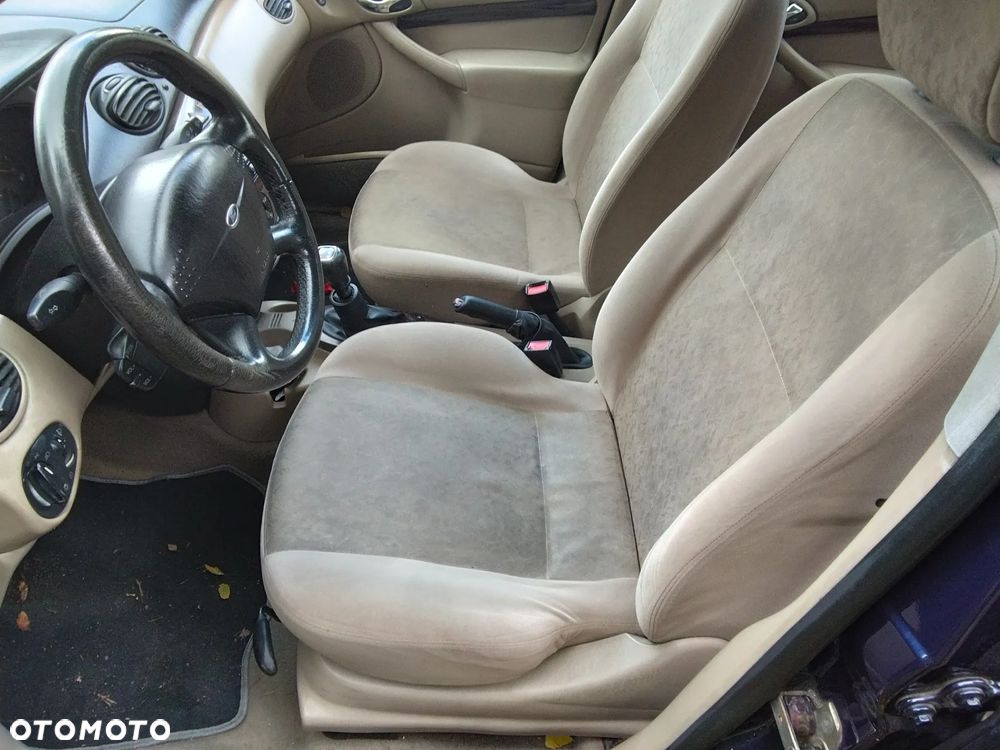 Ford Focus 2.0 Ghia - 9