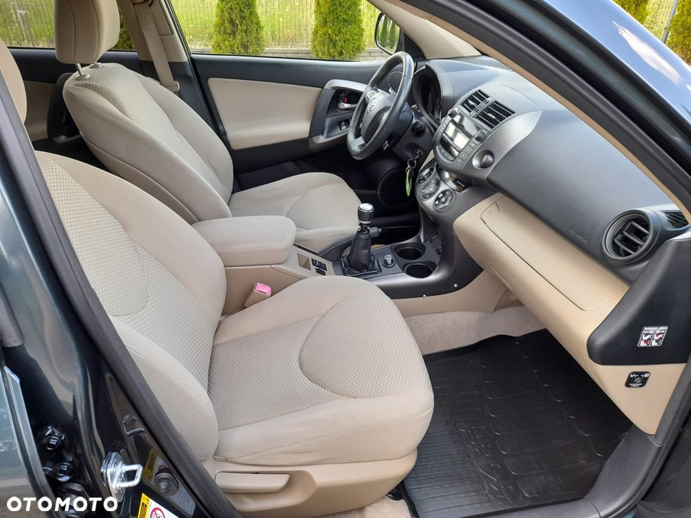 Toyota RAV4 2.2 D-4D Prestige - 24