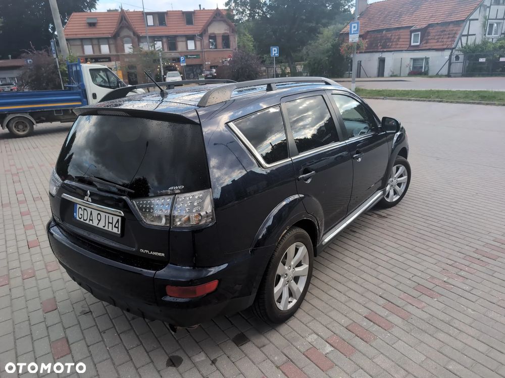 Mitsubishi Outlander - 2