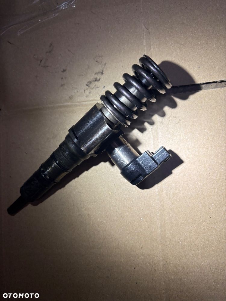 Pompowtryskiwacz VW 2.0TDI 03G130073D - 1