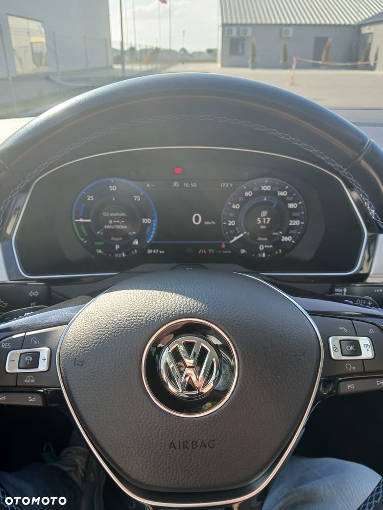 Volkswagen Passat - 13