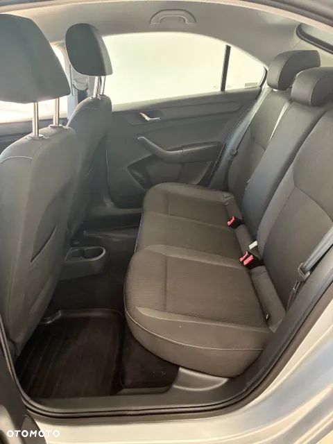Skoda RAPID 1.2 TSI Ambition - 13