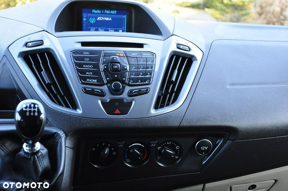Ford Tourneo Custom - 36