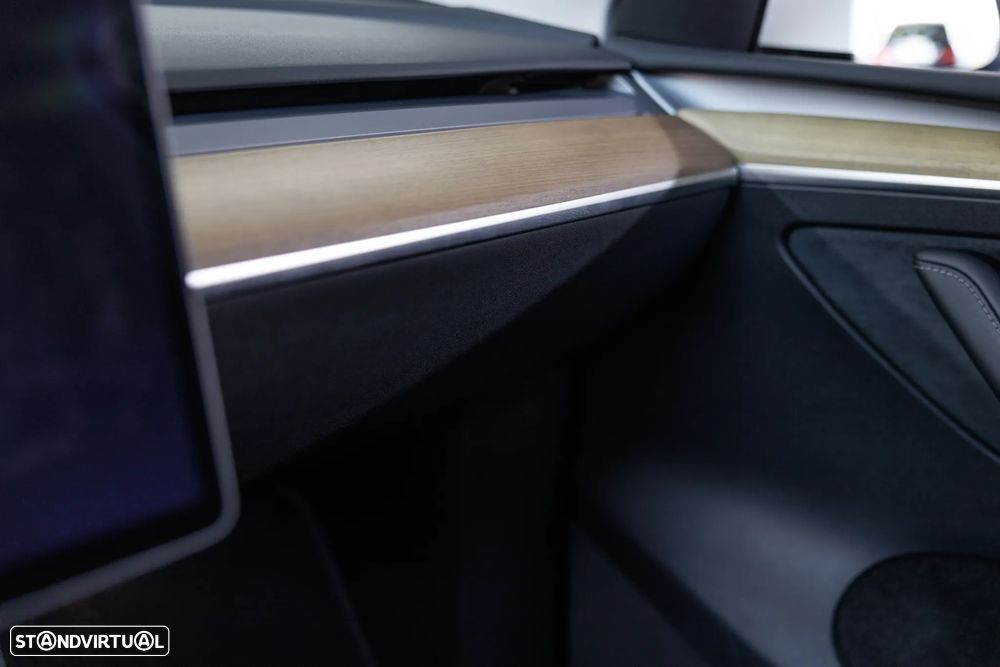 Tesla Model Y Long Range Dual Motor AWD - 33