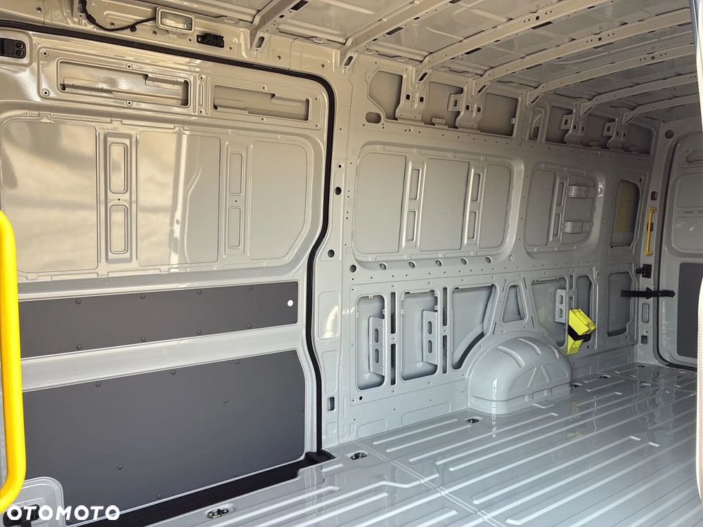 Volkswagen Crafter 35 Furgon Automat/LONG/L5H3, 2.0BiTDI 177KM, Automat, Wysoki dach, Long, r.o. 4490 - 16