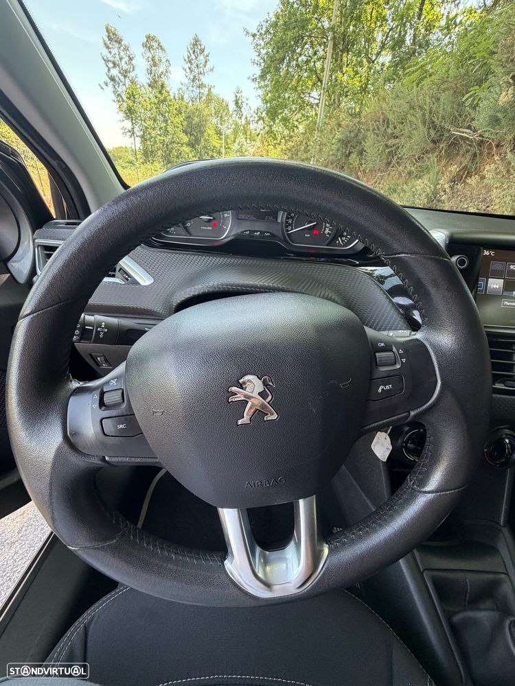 Peugeot 208 1.2 PureTech Style - 22
