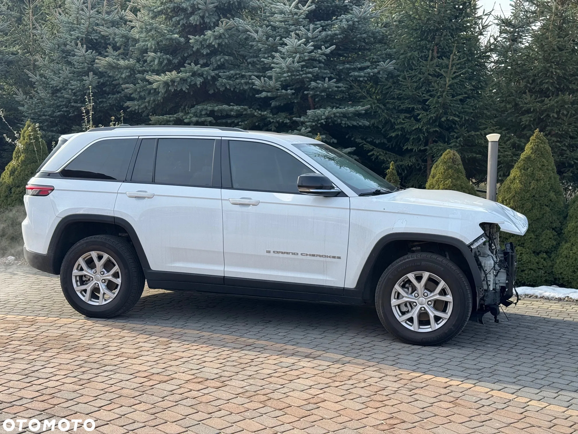 Jeep Grand Cherokee - 25