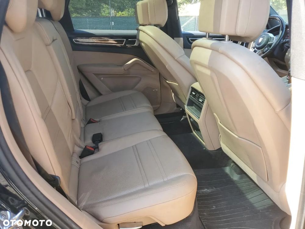 Porsche Cayenne - 9