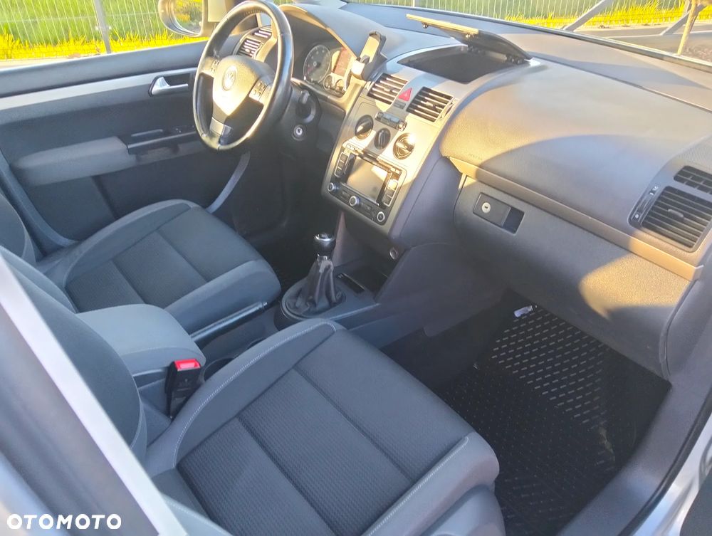 Volkswagen Touran 1.6 - 9