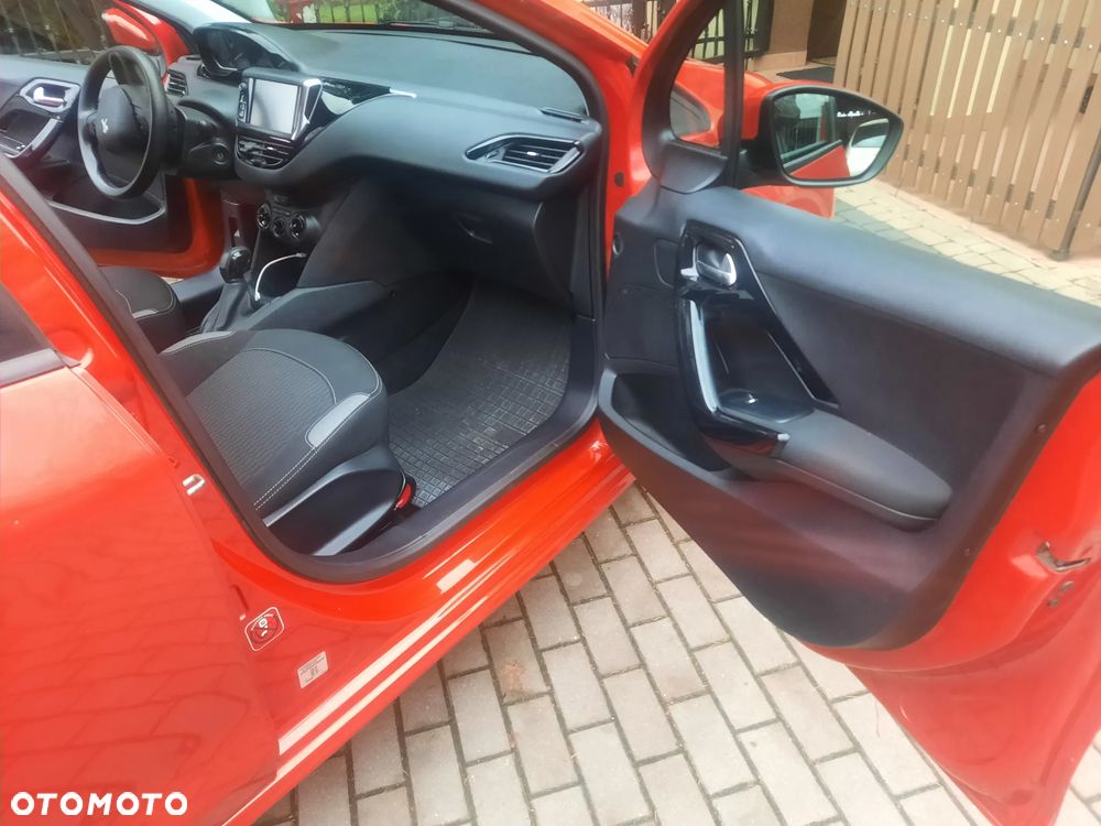 Peugeot 208 - 15