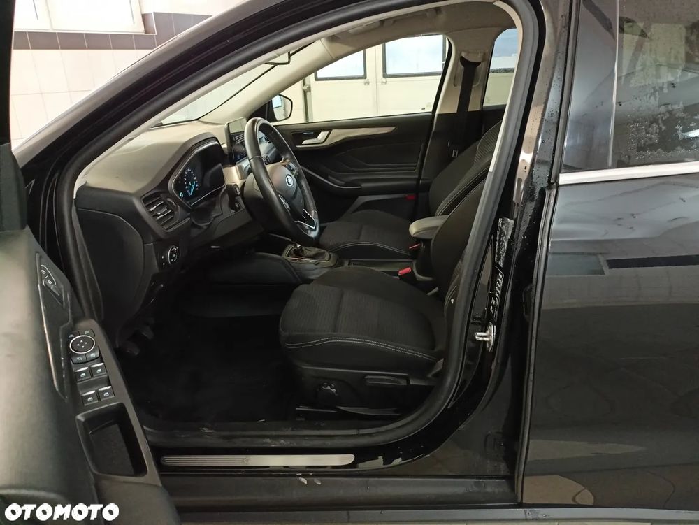 Ford Focus SW 1.0 EcoBoost Titanium - 11