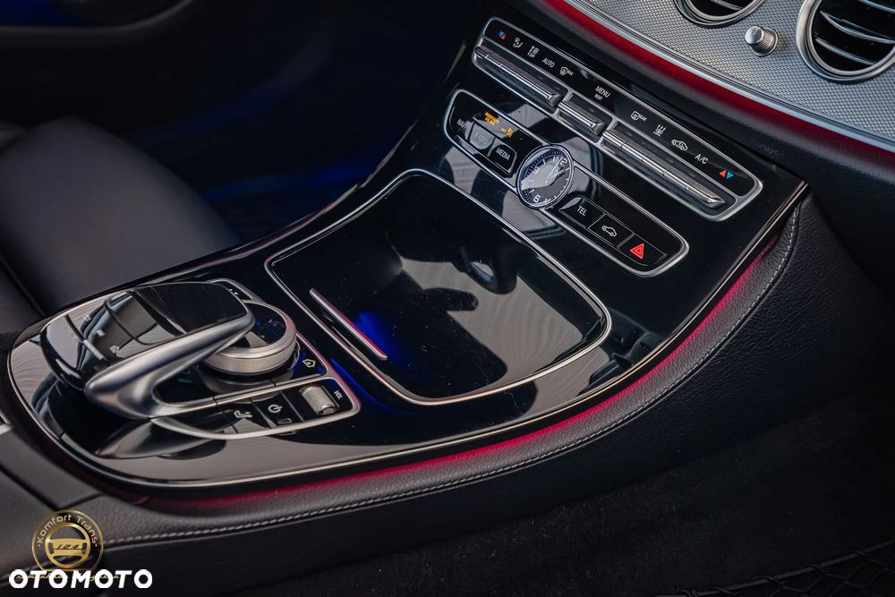 Mercedes-Benz Klasa E 220 d 4-Matic 9G-TRONIC - 15