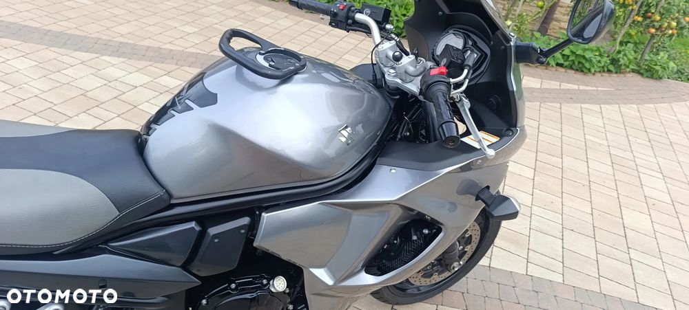 Suzuki GSX - 21