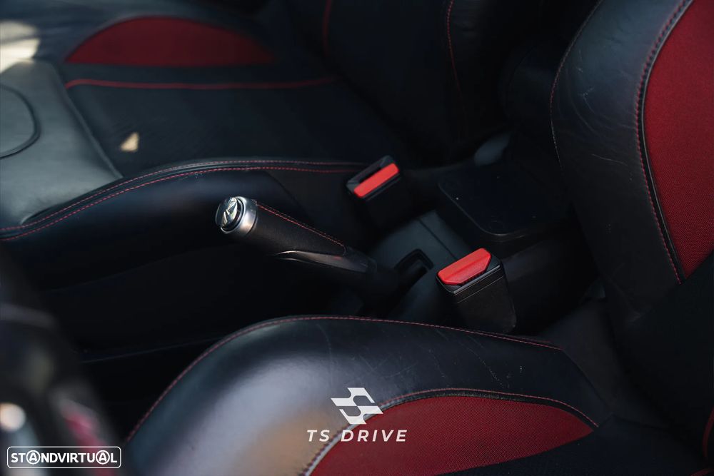 Peugeot 208 GTI 200 THP - 15