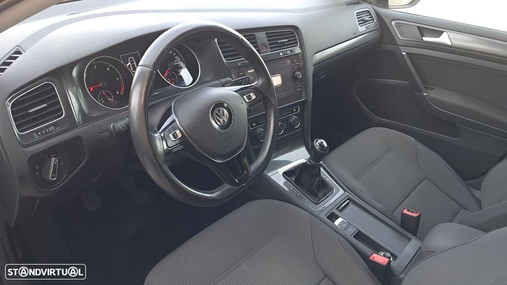 VW Golf 1.6 TDI Confortline - 12