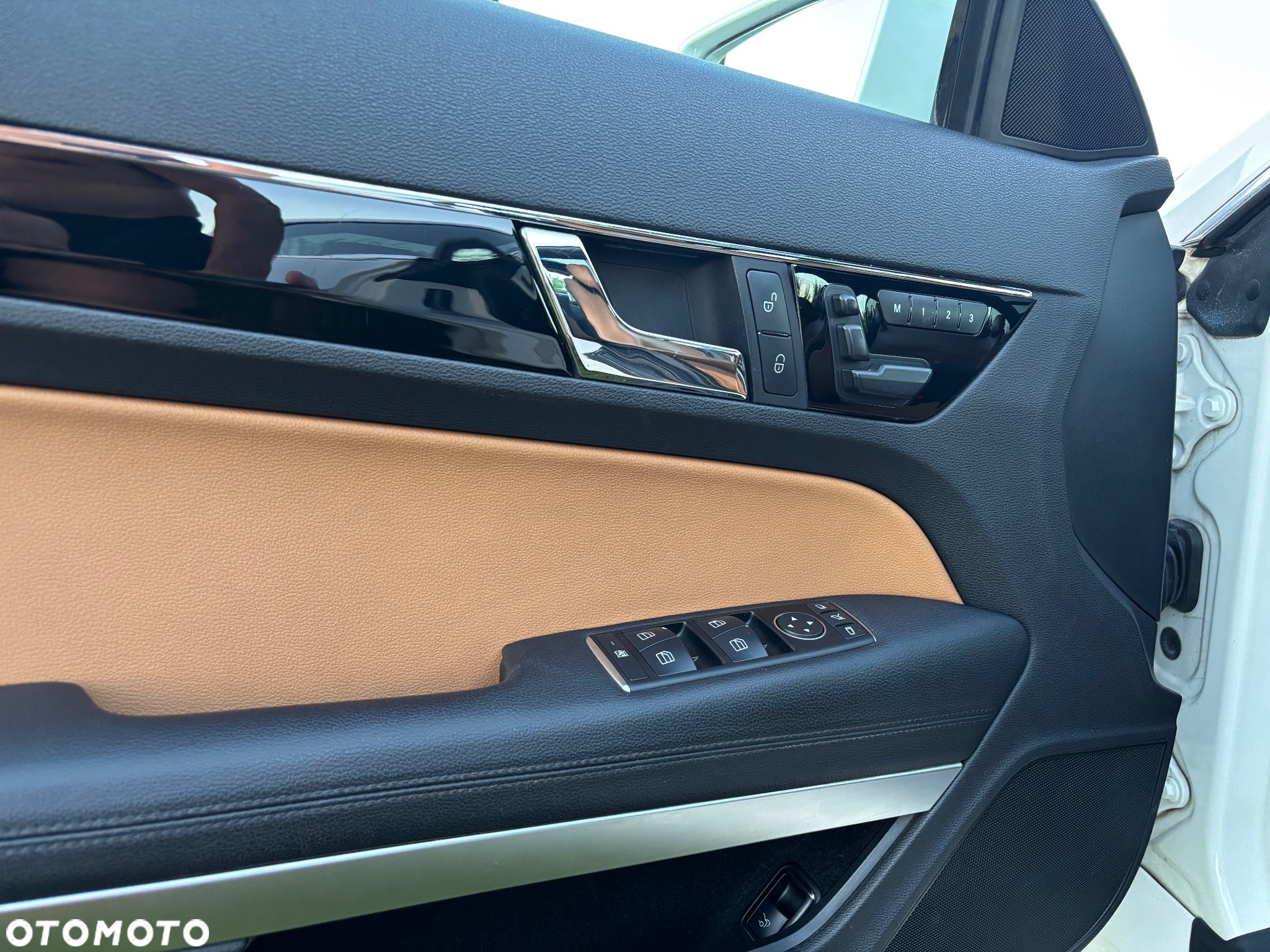 Mercedes-Benz Klasa E 250 CGI Coupe BlueEFFICIENCY Automatik Avantgarde - 17