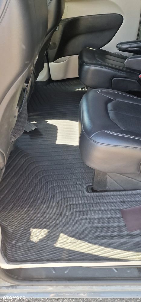 Chrysler Pacifica - 20